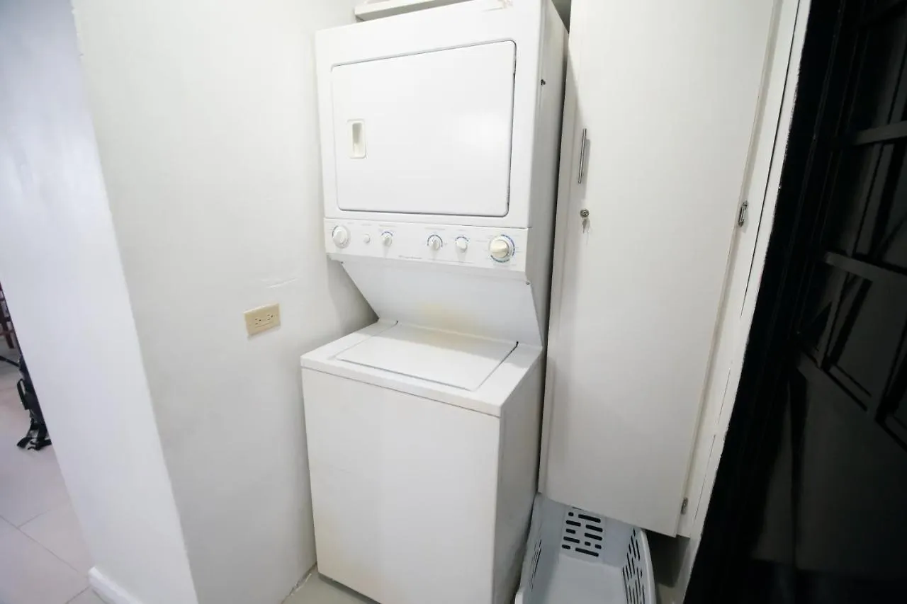 Stacys Place #3 Studio Apartment ポートオブスペイン トリニダードトバゴ