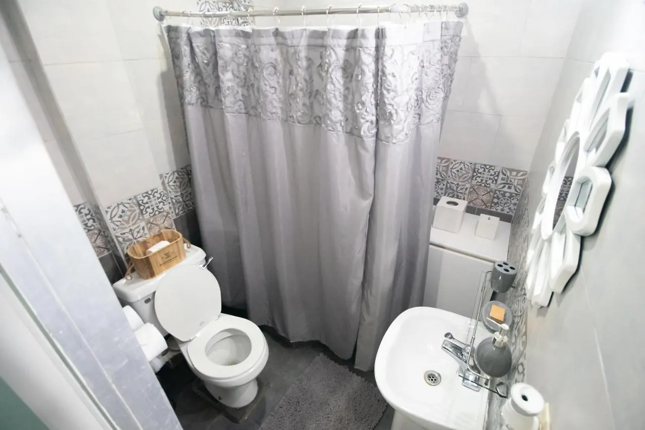 Stacys Place #3 Studio Apartment ポートオブスペイン